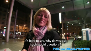 PublicAgent - szőke csajszi felszedve a benzinkúton