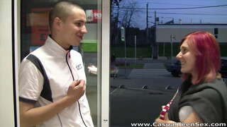 Casual Tini Sex - egy gyors menet a lila hajú csajjal