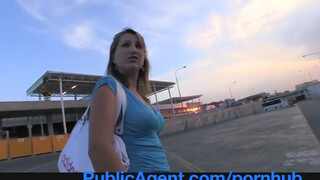 PublicAgent - szegény csaj tényleg azt hiszi modell lehet