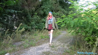 Kutyát kereső csaj forró szex kalandban