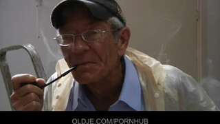 Oldje - öreg ráncoss tata seggbekúr egy tinit