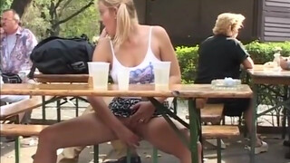 Magyar perverz pisilős kaland Budapest utcáin