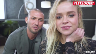 Elképesztő fenékjáték egy szexi csajjal most