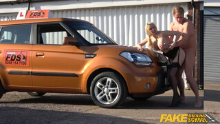 Fake Driving School - mi lenne ha kipróbálnánk a motorháztetőn is?