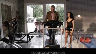 Edzőtermi szenvedély öreg és fiatal között