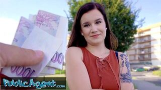 Szexi Eliss pucéran csábít amatőr képeken