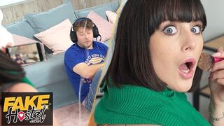 Fröccsen az arcára játékosan anál beteljesülés előtt