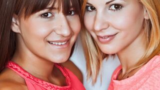 Magyar barátnők vad leszbikus mulatsága Candy Sweettel és Cindy Loarnnal