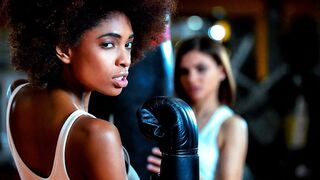 Sportos csajok erika és luna forró dugása