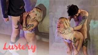 Szőke amatőr duó forró együttlétet rögzít saját szexvideójukban