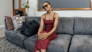 Amatőr csajszi megvadul, amikor előveszem hatalmas, kőkemény szerszámomat