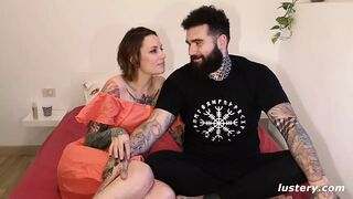 Silvia odaadó kényeztetése Desmond férfiasságán spanyol szenvedéllyel