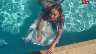 Emma Wolf, a lángoló szépség, aki a medencében szenvedélyesen hódol a vágynak