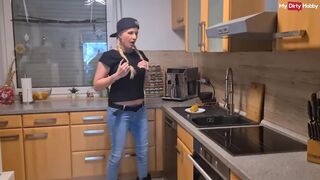 Német amatőr milf kukoricával kényezteti magát és ízleli saját zamatát