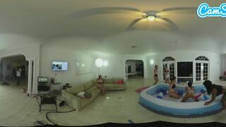 Forró olajos leszbikus birkózás szexi tini latinákkal és nagy seggű mostoha testvéreikkel VR-ben