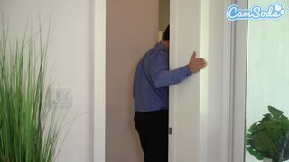 A csábító feleség nedves punciját döfi át a makler kemény farka csalinak csalva