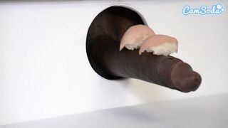 Dús keblű leszbikus milfök vad sushi glory hole szexje óriás feketékkel és édes ázsiai tinivel