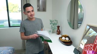 Legjobb barátnők Liz Jordan és Maya Woulfe rábeszélik a mostohatesót, hogy csatlakozzon a forró, kizárólagos hármasban