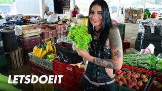 Barna latin MILF Melina Zapata puncija mohón várja a mély behatolást a felvett videóban