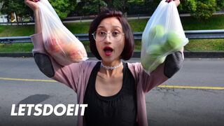 Gyönyörű latin MILF Luna Castillo végtelenül élvezi a non-stop puncifúrást