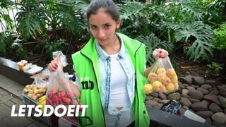 Latin MILF Mary Gomez arcára fröcsköl a lázas szex után