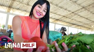 Sofia Galindót forró latin hátsójával keményen szedik meg nedves puncijában