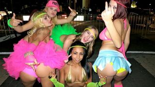 Party az örök buliban – dögös tini csajok forró szexpartija