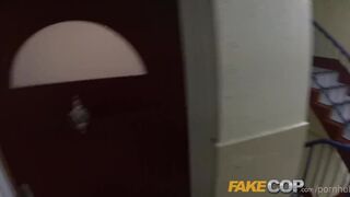 A sperman király rendőr lövell golyóként a puncijaikba az élvezetet