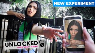 Áruló kis csaj mohón szopja a farkam és ugrál rajta, nehogy kisüssem a barátjának!