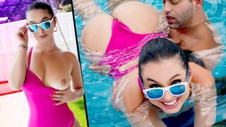 Edzésem a dögös edzővel - keményen szorongatja és baszva a nagy seggemet az állóképességem határáig