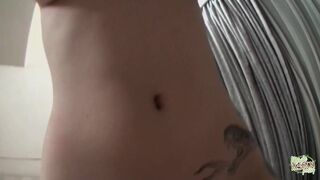 Ázsiai nagy mellű MILF forró szopása POV szemszögből