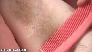 Szőrös tini punci Cyan Combs forró szőrös izgalmai