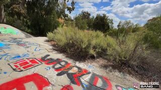 Isabella Jules vad tini szexje szabadban és krémes hotel punci extázisa