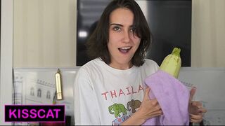 Éhes vagy? első baszás a mostoha nővéremmel a kanapén főzés közben