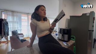 Leszbikus exem kihív engem, hogy maszturbáljak előtte, és spriccelek, akár egy vadul lüktető szökőkút