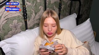 Kendővel a burger cumos ízzel a szűkedben, édes mostohalánytestvérem