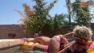 Lehúzta rólam a bikinit - a medencében fröcsköltem a vágytól