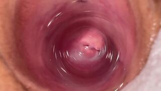 Kamera mélyen hatol a szűk, tejes punciba