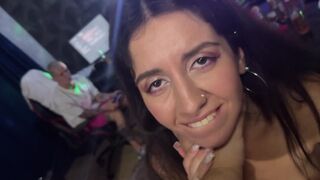 Megszégyenített férj szeme láttára kap párbajon a hűtlen feleség vad baszást, punciba töltve élvezettel