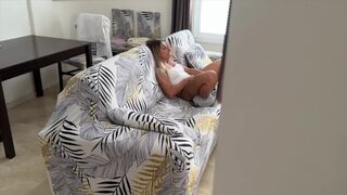 Rajtakapva a masztizásom, megfenyeget, hogy mindent elmesél anyának, ha nem engedelmeskedem!