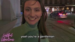 Érett házas milf kétségbeesetten csalva könyörgött, hogy beleélvezzek a szőrös brit puncijába