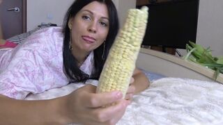 Tini ribanc lábfétis játék után telefröcsköli a punciját