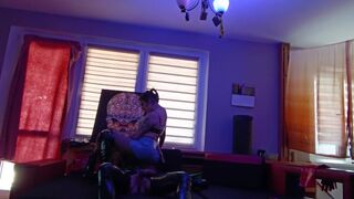 Erőteljes cosplay parancsnokság óriási farkkal és forró orálmámorral