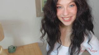 A Tantaly tanácsadó próbálja rábeszélni a szexdoll megvásárlására