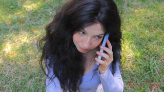 Forró influencer MILF hálálja meg a megmentőjének a medvék elől, vad szexszel