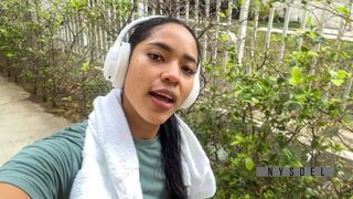 Az edzőteremben megismert srác keményen bezsákolja a szűk puncimat és telepumpálja - amatőr pár