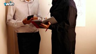 Kolléganőm megvadította a vágyaimat a munkahelyen, így vallatott meg csábítóan