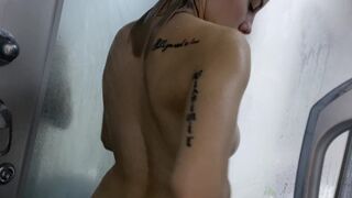 Zuhany alatti anális gyönyörök műfasszal vik1one-tól