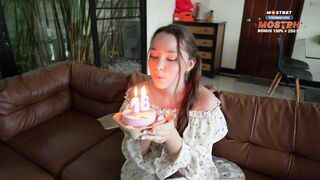 A legizgatóbb ajándék a 18. születésnapra, amit imádott és képtelen volt visszautasítani