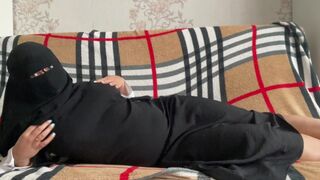 Arab szír milf kendőben szenvedélyesen szexel vadul